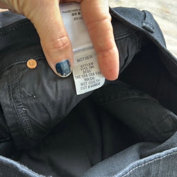 Mother black denim frayed edge shorts cha cha fray in not guilty wash size 27 - Picture 6 of 12